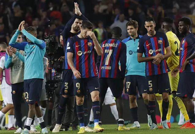 实况播放-梁宏业：巴萨几近出局，最终莱万输给了皮克