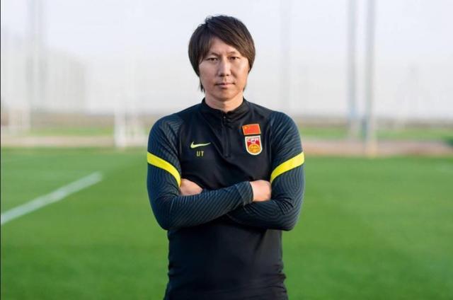 实况播放-发布会成国足主帅滑铁卢？里皮高洪波李铁先后辞职